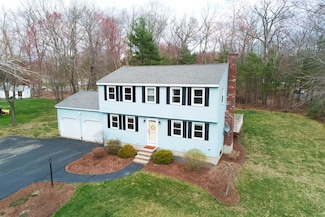 4 Williams Dr, Hudson, NH 03051