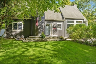 107 Spinney Rd, East Quogue, NY 11942