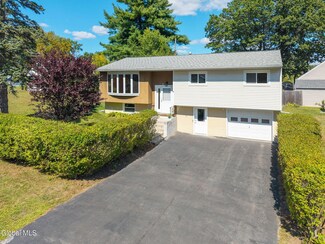 28 Chapman Dr, Albany, NY 12203