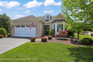27 E Corsica Ct, Farmingdale, NJ 07727