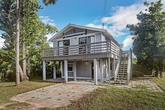 1561 Laurel Dr, North Fort Myers, FL 33917