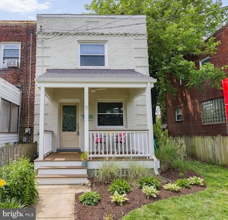 11 Clifford Ave, Alexandria, VA 22305