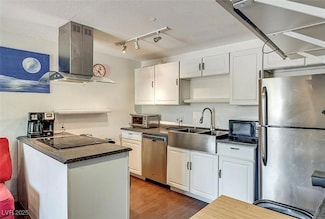 3712 Royal Crest St Unit 14, Las Vegas, NV 89119