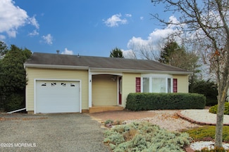 13 Shaw Ct, Toms River, NJ 08757