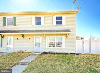 7 Lyric Ct, Sicklerville, NJ 08081