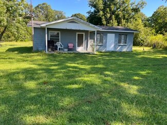 1300 SW W Saunders Rd, Dothan, AL 36301