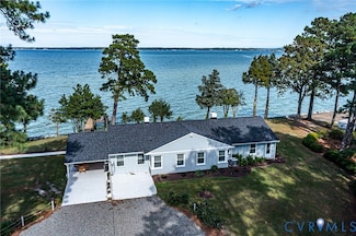 560 Eubank Landing Rd, Topping, VA 23169