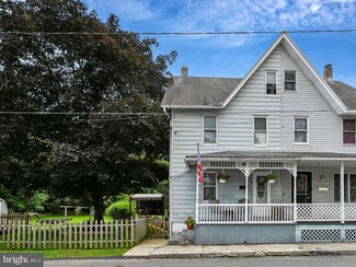16 Canal St, Pine Grove, PA 17963