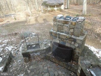 953 Pine Grove Rd, Bluemont, VA 20135