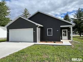 211 W Prairie St, Camp Point, IL 62320