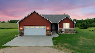 6533 12th Rd, Douglass, KS 67039