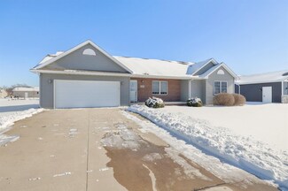 303 Juniper St NW, Demotte, IN 46310