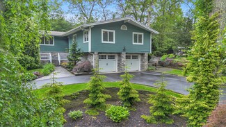 7 Tuxedo Dr, Melville, NY 11747
