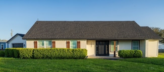 1402 Bayou Shore Dr, Galveston, TX 77551