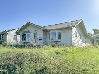 905 6th Ave SE, Jamestown, ND 58401