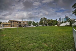 462 SW 8th St, Miami, FL 33130