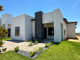 3904 Texas Dr, Laredo, TX 78046