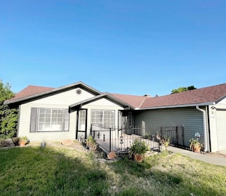 1205 Majestic Ct, Madera, CA 93637