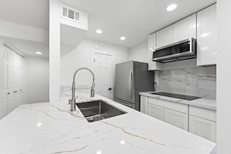 17331 Red Oak Dr Unit 14, Houston, TX 77090
