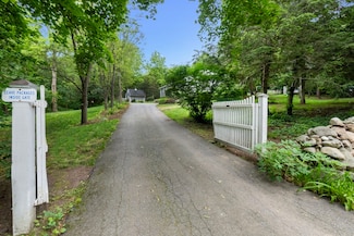 17 Topsfield Rd, Wenham, MA 01984