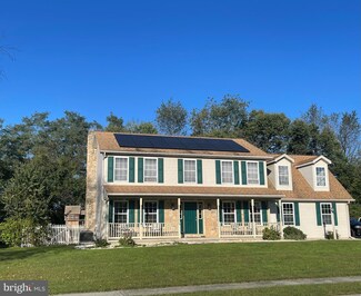 18 Arlington Dr, Carlisle, PA 17015