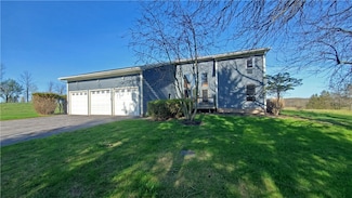 860 W Bloomfield Rd, Honeoye Falls, NY 14472