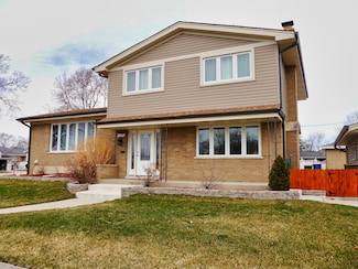 10109 S Kilbourn Ave, Oak Lawn, IL 60453
