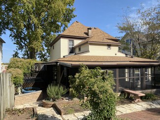 1024 W College St, Springfield, MO 65806