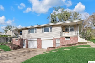 3113 S 44th St, Omaha, NE 68105