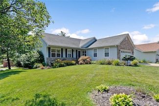 402 Oak Hill Dr, Lake Saint Louis, MO 63367