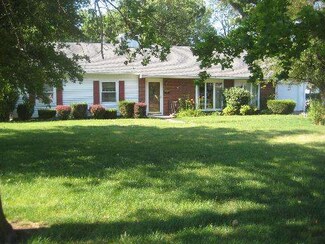 122 W Herron Ct, Watseka, IL 60970