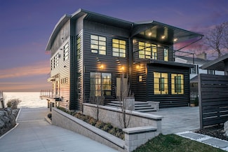 443 N Shore Dr, South Haven, MI 49090
