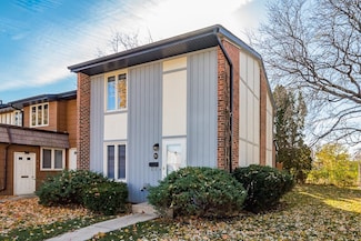 11 Cypress Square, Elgin, IL 60123