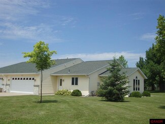 382 S Rolling Hills Dr, Le Center, MN 56057