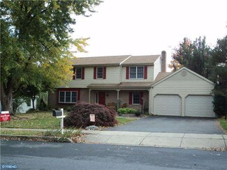 5006 Club Dr, Reading, PA 19606