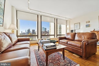 220 Locust St Unit 9HS, Philadelphia, PA 19106