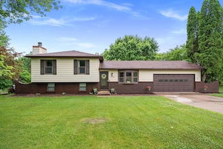 2760 Centerview Rd, Muscatine, IA 52761