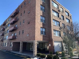 275 Hoym St Unit 3A, Fort Lee, NJ 07024