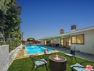 5810 S Halm Ave, Los Angeles, CA 90056