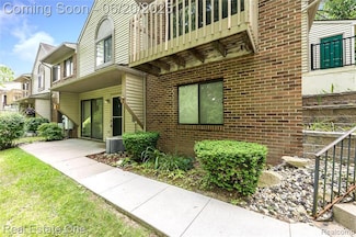 410 Spring Brooke Dr, Brighton, MI 48116