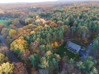 15 Meadow Ln, New Baltimore, NY 12087