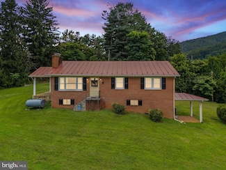 27 Atkins Rd, Sperryville, VA 22740