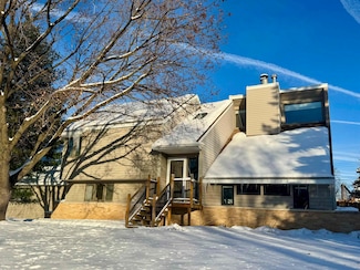 1014 S 6th St, Prairie Du Chien, WI 53821