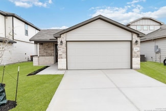 2906 Leclerc Rd, Converse, TX 78109