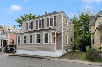53 Warner St, Newport, RI 02840