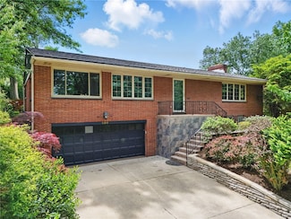 450 Willow Dr, Pittsburgh, PA 15243