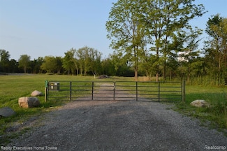 54620 Washington St, Chesterfield Township, MI 48047