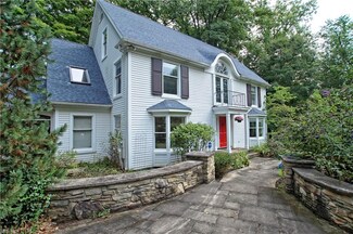 37475 Jackson Rd, Chagrin Falls, OH 44022