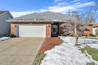 395 S Yellowwood Dr, Springfield, MO 65809