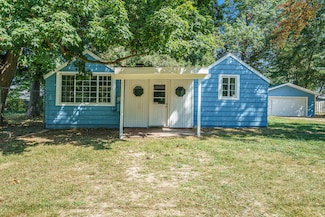 70275 Sheridan Dr, Edwardsburg, MI 49112